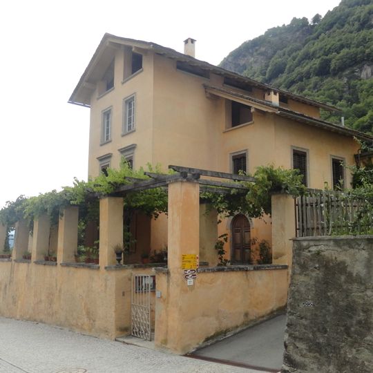 Villa Garbald con giardino