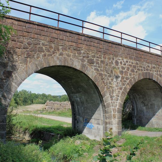 Železniční most přes Srbický potok a cestu v Dolní Kamenici