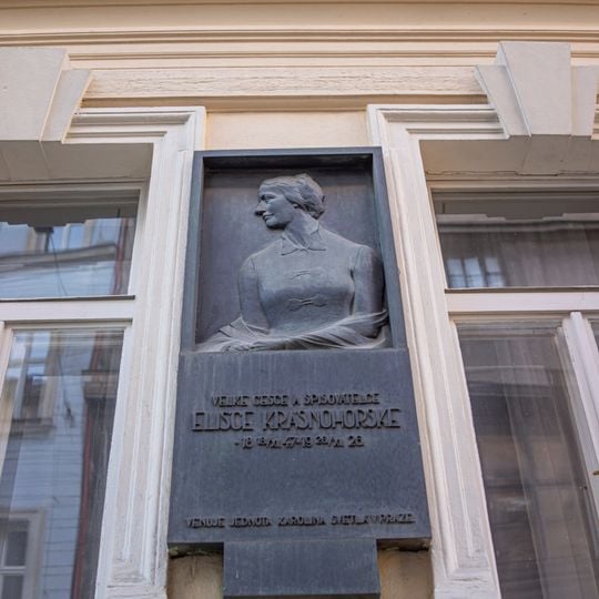 Pamětní deska Elišky Krásnohorské na domě Černá 169/15 v Praze
