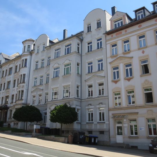 Mietshaus in geschlossener Bebauung mit Vorgarten Wartburgstraße 21