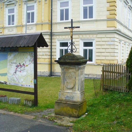 Kříž u obecního úřadu v Mistrovicích