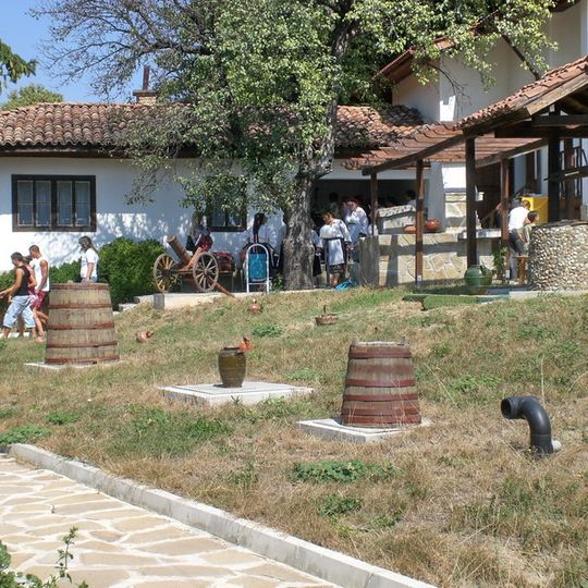 Kapanski complex, Sadina