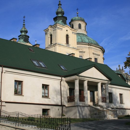 Plebania przy kościele św. Józefa w Klimontowie