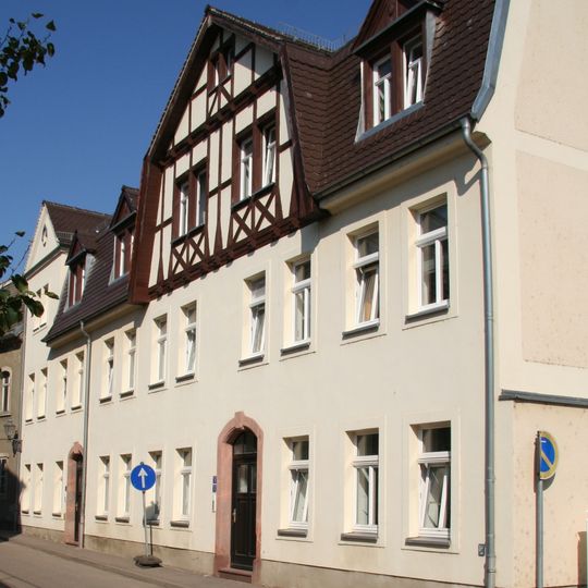 Wohnhaus in geschlossener Bebauung