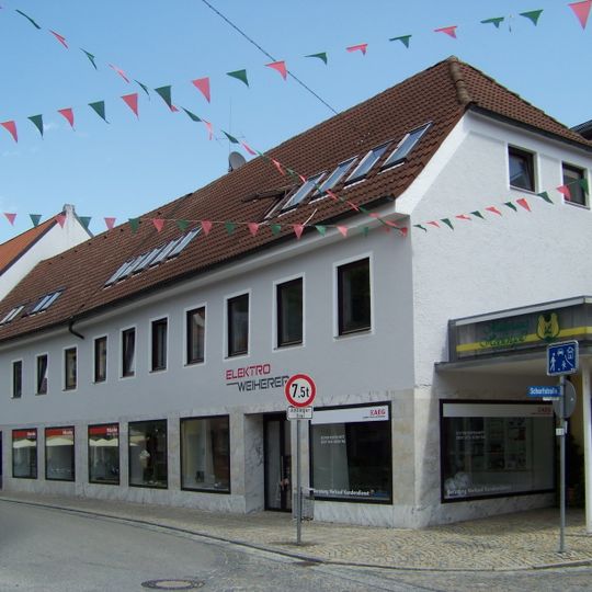 Wohn- und Geschäftshaus