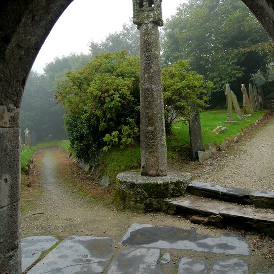 Medieval churchyard cross in Lanteglos by Fowey churchyard, 2m south of the church