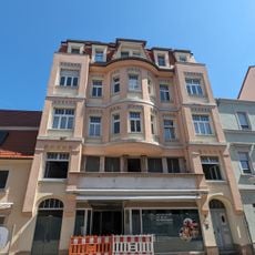 Wohn- und Geschäftshaus in geschlossener Bebauung Hauptstraße 24