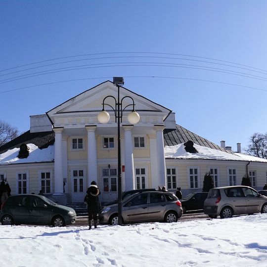 Pałac, ob. szkoła muzyczna