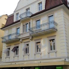 Wohn- und Geschäftshaus