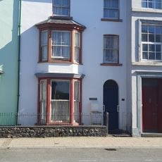 Ceinfan, including forecourt railings and gate