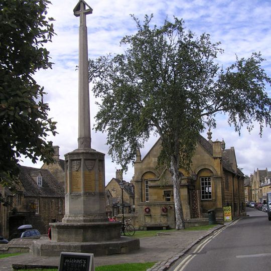 Chipping Campden War Memorial and Enclosure Walls