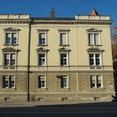 Wohnhaus, ehemaliges Konventgebäude des Augustinerklosters St. Cäcilia , heute Katholisches Pfarramt