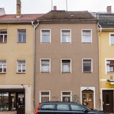 Wohnhaus in geschlossener Bebauung Altoschatzer Straße 17