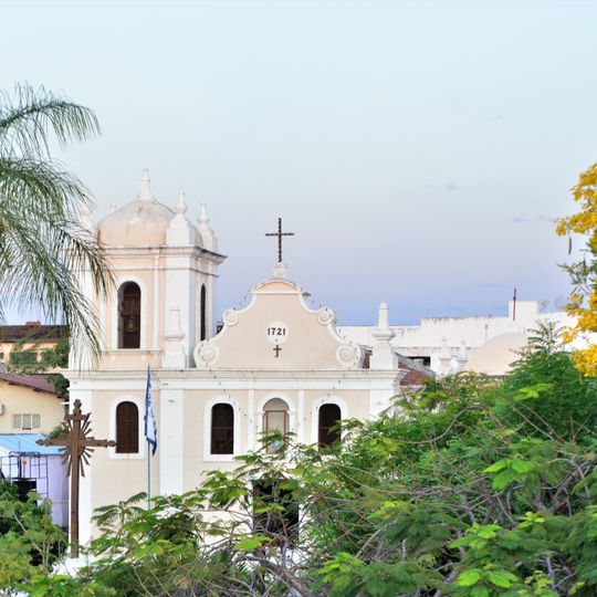 Igreja de Nossa Senhora do Rosário e Cruzeiro do Adro