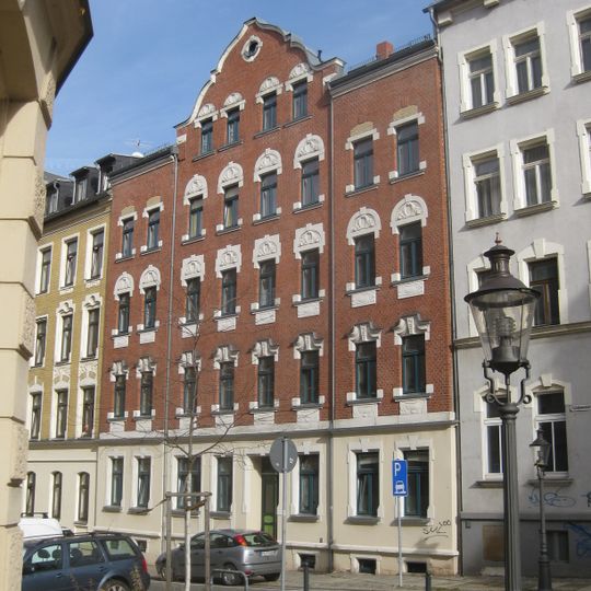 Mietshaus in geschlossener Bebauung Tschaikowskistraße 72