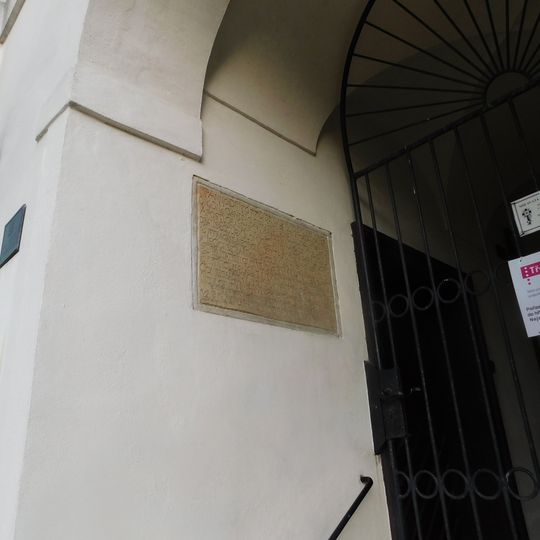 Pamětní deska na kostele svaté Trojice v Třebíči