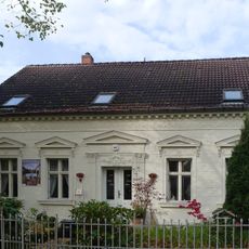 Wohnhaus & Nebengebäude Alt-Britz 96