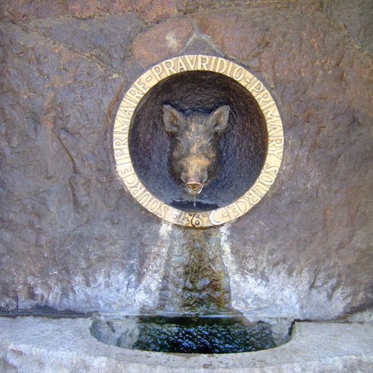 Kašna Pravřídlo na Lázeňském náměstí v Teplicích