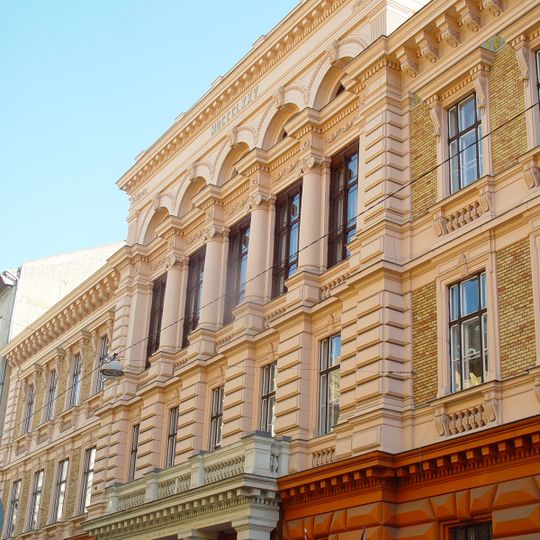 Budapest Business University