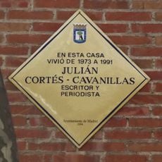 Commemorative plaque to Julián Cortés-Cavanillas