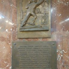 Pamětní deska pražského povstání na vlakovém nádraží Smíchov