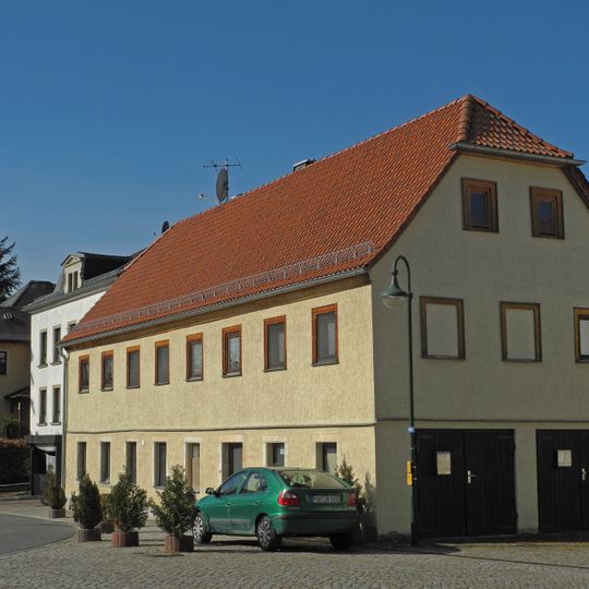 Wohnhaus in offener Bebauung Am Oberen Bach 1