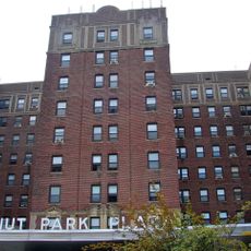 Walnut Park Plaza Hotel