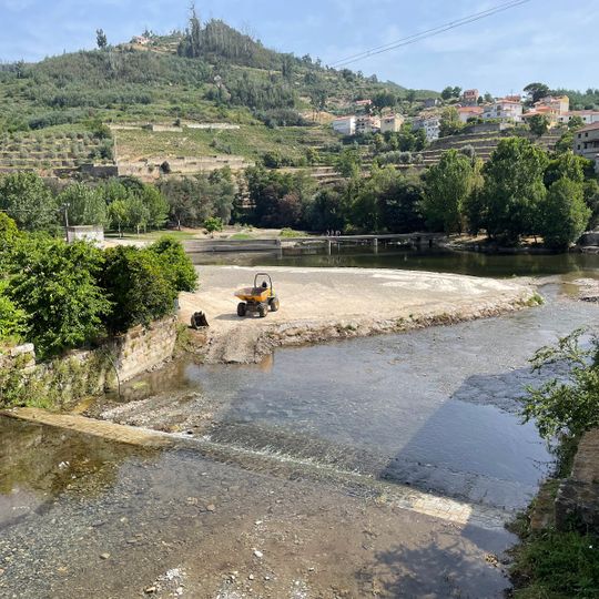 Praia fluvial de Avô