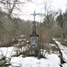 Kříž na jižním okraji Týniště u Zubrnic