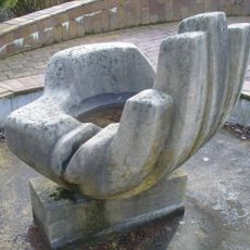 Kašna v zahradě domu pro seniory v Doběticích