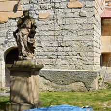 Socha svatého Pavla u kostela v Liběšicích