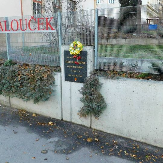 Pamětní deska Vlastimilu Harapesovi v Nuslích