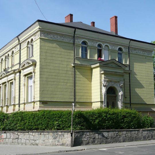 2 Cmentarna Street in Bielawa