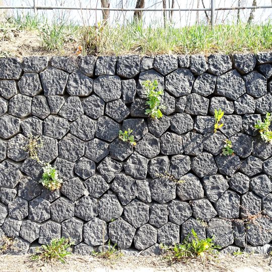 Stone wall Rumburger Straße