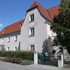 Ehem. Kapuzinerkloster, heute Musikschule u. Kindergarten, ehem. Wurstbauernhaus