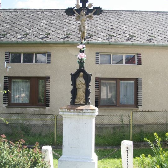 Kříž u kaple v Mastníku
