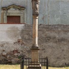 Sloup se sochou Bolestné Panny Marie