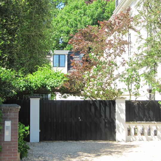 Villa Flora: koetshuis