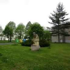 Socha starce v severovýchodní části Kozojed