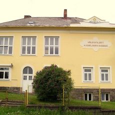 Bývalá škola v Zálesí