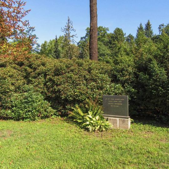 Pomník Josefa Dvořáka v Zábřehu ve Wolkerových sadech