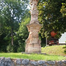 Socha svatého Jana Nepomuckého v Dolním Bušínově na křižovatce