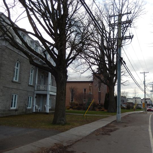 Terrain devant le presbytère de Sainte-Élisabeth