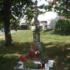 Kříž v Újezdě nad Lesy ve Starokolínské ulici