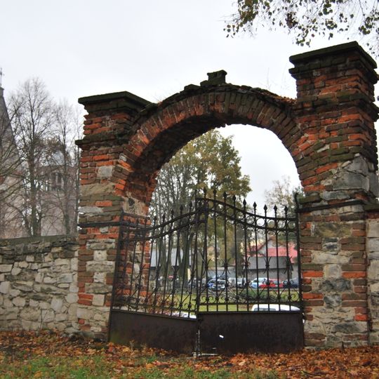 Pozostałości zespołu kościelnego w Przesławicach