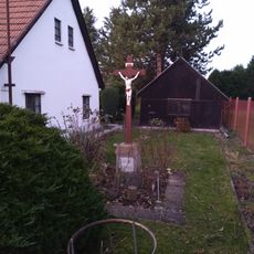 Kříž v Budínku v zahradě