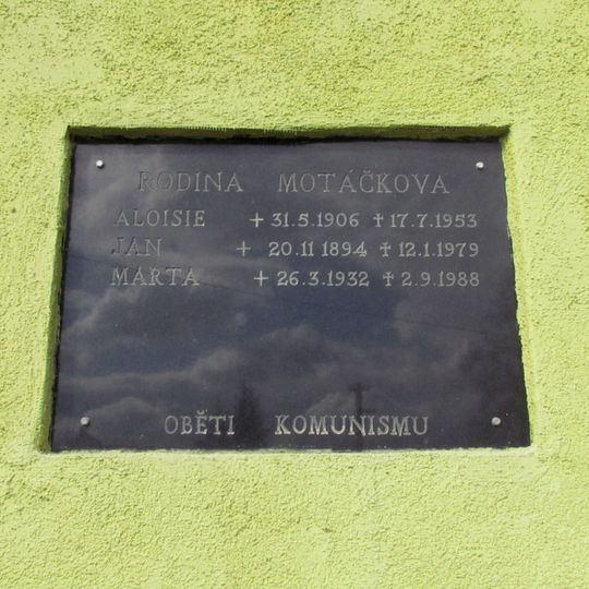 Pamětní deska Motáčkovy rodiny v Čechtíně