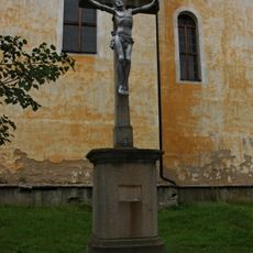 Kříž u kostela Nejsvětější Trojice v Hořepníku