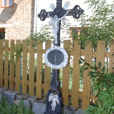 Křížek u čp. 22 v Rudolticích