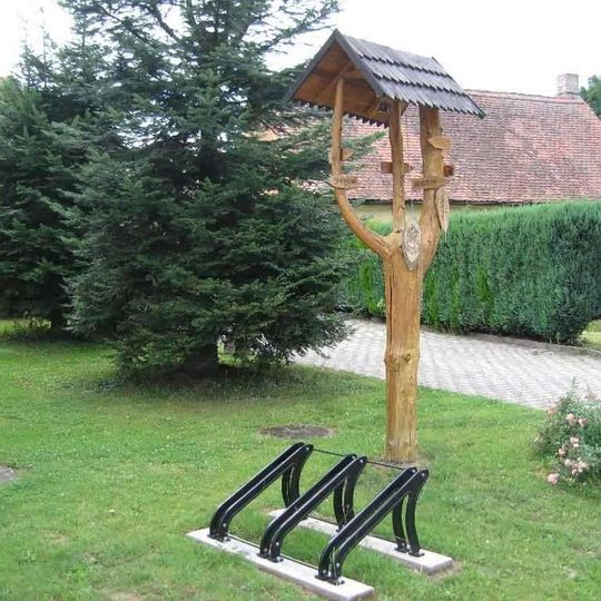 Dřevěná zvonička na návsi v Třebosicích